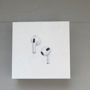 Apple AirPods (3rd generation) NWT